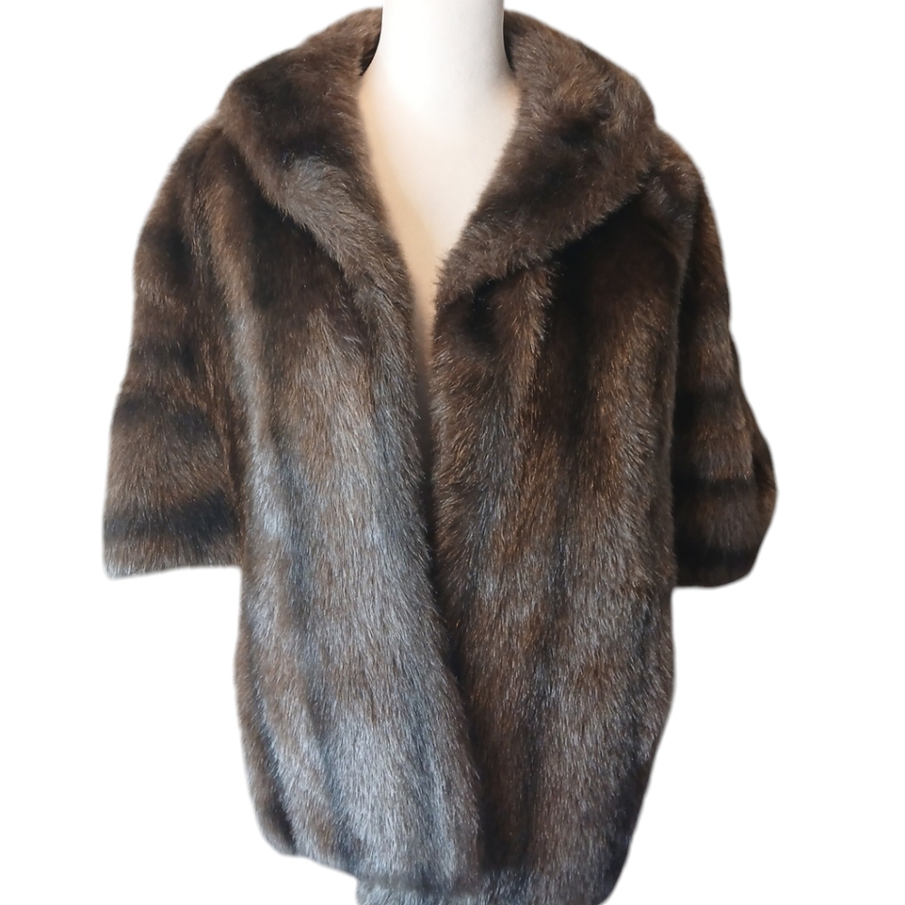 Regina  Glenara by Glenoit Vintage stole wrap. In mint condition and gorgeous.